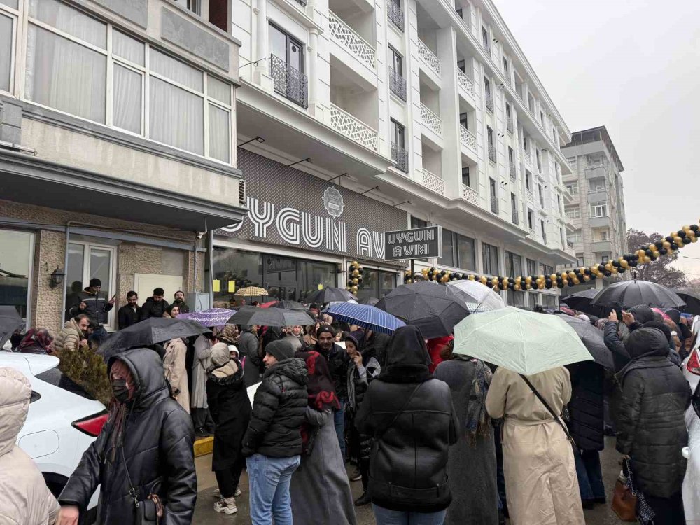 Ucuzluk Reklamları ve AVM Açılışı.. Kalabalık Kontrol Edilemedi, Açılış İptal!