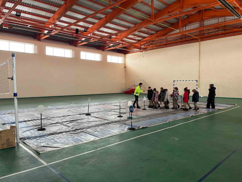Arpaçay’da Öğrencilere Temel Trafik Eğitimi Verildi