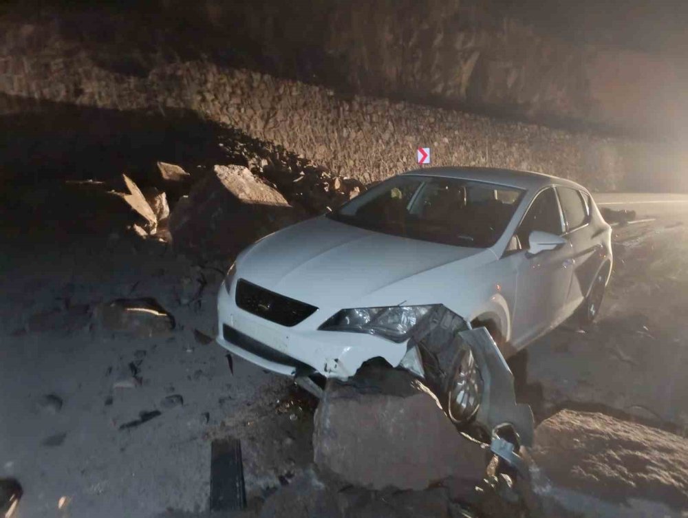 Gece Yarısı Heyelan.. Erzurum-İspir Yolu’nda Facianın Eşiğinden Dönüldü!