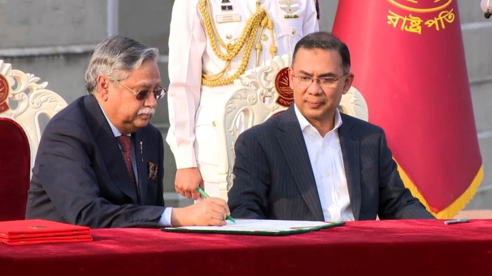 Bangladeş Başbakanı Rahman, Yemin Ederek Görevine Başladı