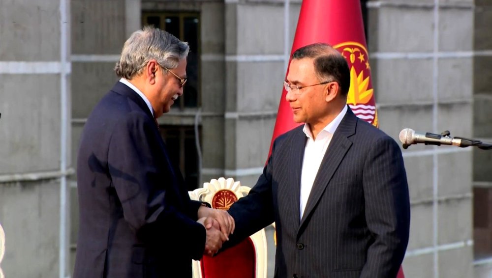 Bangladeş Başbakanı Rahman, Yemin Ederek Görevine Başladı