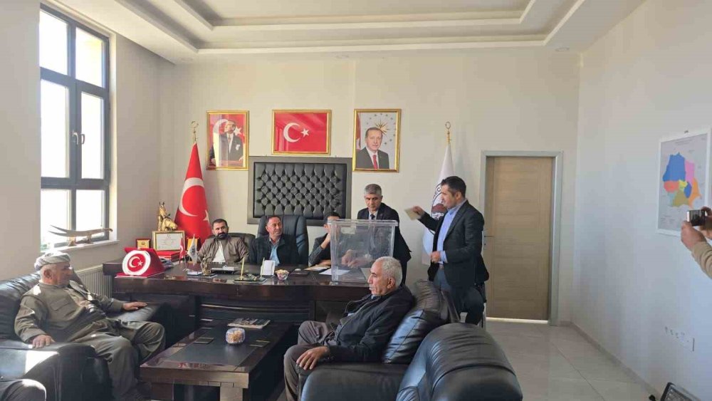 Hakkari'nin Derecik Belediye Başkanı Hasan Dinç’in Yerine Yeni Başkan Seçildi