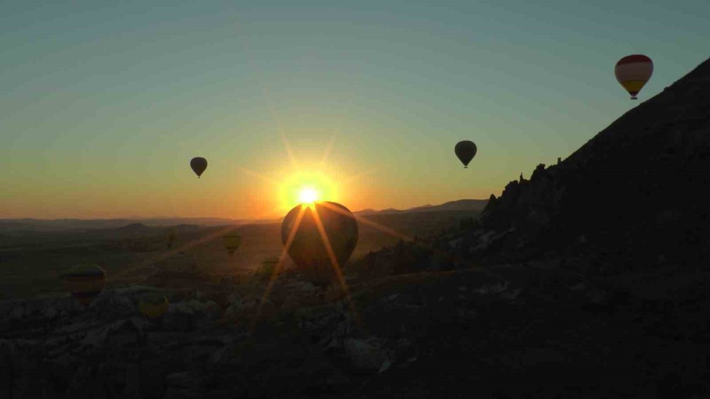 Kapadokya’da 2025 Yoğunluğu.. 754 Bin Kişi Gökyüzüyle Buluştu!