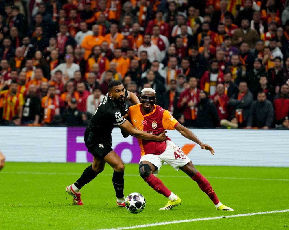Uefa Şampiyonlar Ligi: Galatasaray: 1 - Juventus: 2 (i̇lk Yarı)