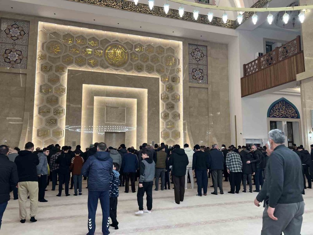 Kars’ta Ramazan’ın İlk Teravih Namazı Kılındı
