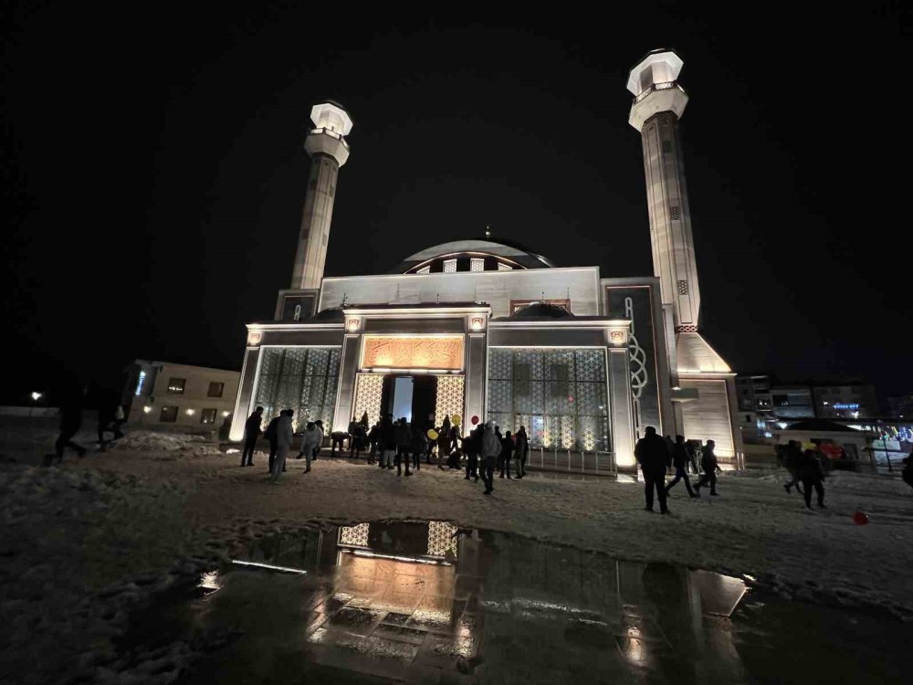 Kars’ta Ramazan’ın İlk Teravih Namazı Kılındı