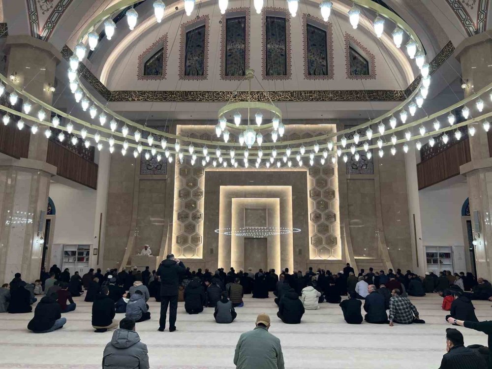 Kars’ta Ramazan’ın İlk Teravih Namazı Kılındı