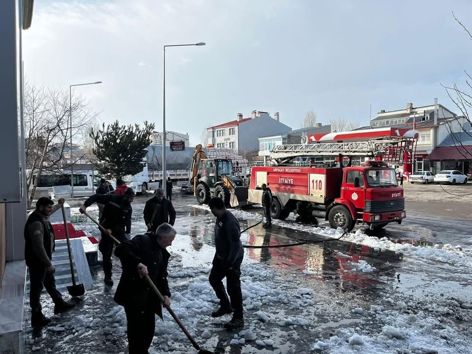 Ramazan Öncesi Seferberlik.. Arpaçay'da Kapsamlı Temizlik Çalışması!