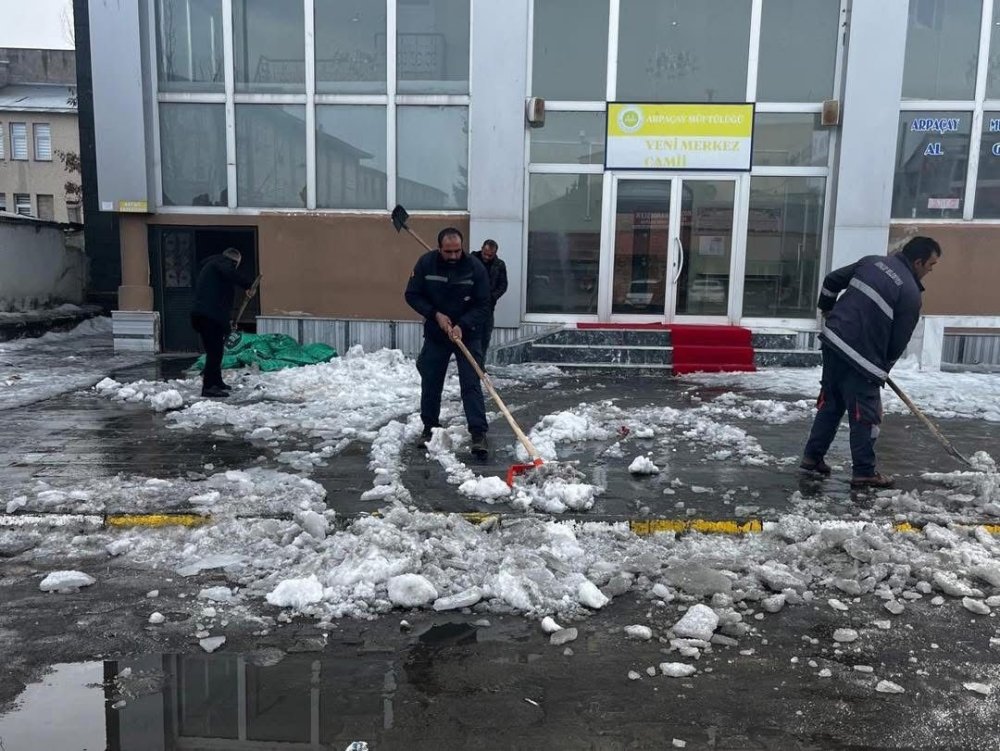 Ramazan Öncesi Seferberlik.. Arpaçay'da Kapsamlı Temizlik Çalışması!