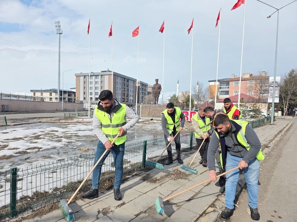 Ardahan’da Bahar Temizliği Başladı.. Belediye ve Yurttaşlara Ortak Çağrı!