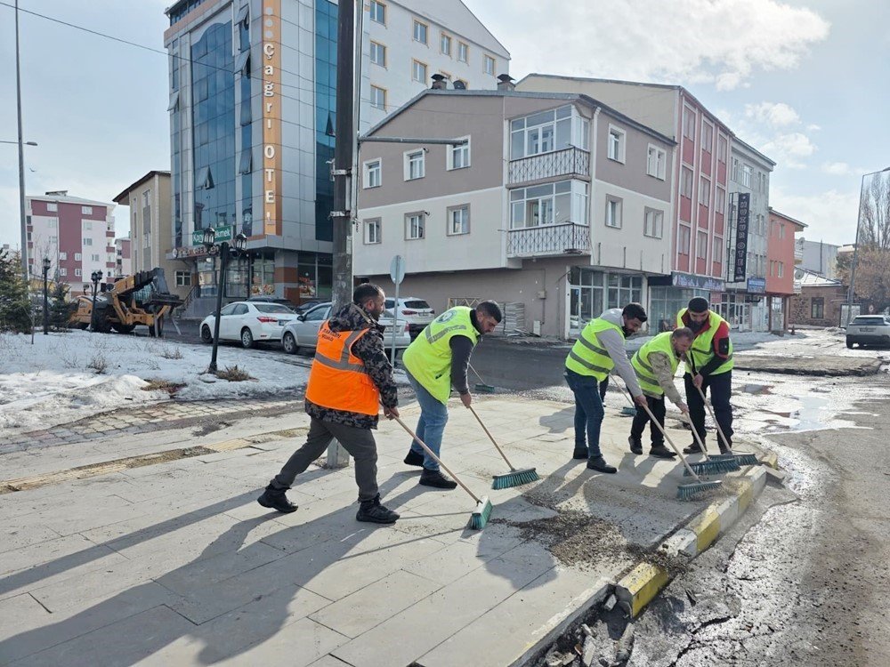Ardahan’da Bahar Temizliği Başladı.. Belediye ve Yurttaşlara Ortak Çağrı!