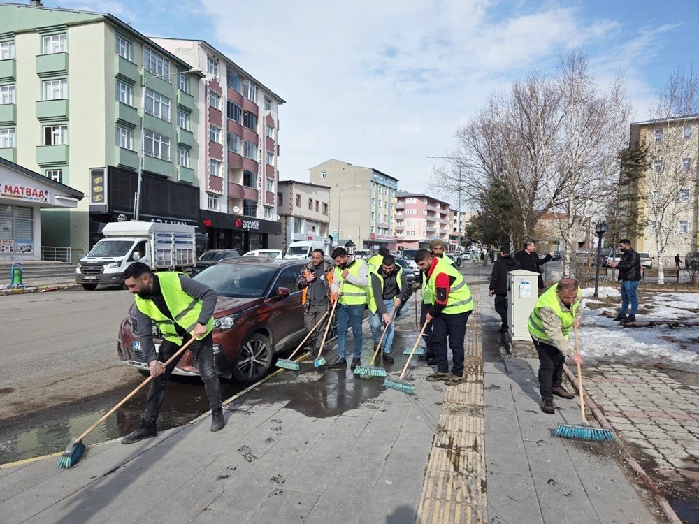 Ardahan’da Bahar Temizliği Başladı.. Belediye ve Yurttaşlara Ortak Çağrı!