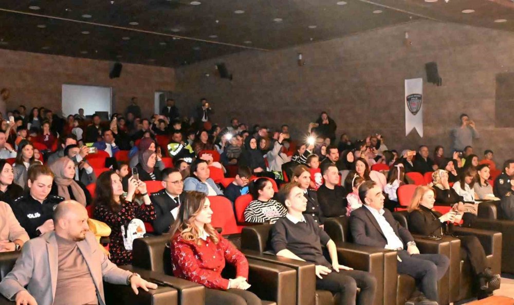 Kars'ta Moral Buluşması.. Polislere Motivasyon, Başarılı Personele Belge!