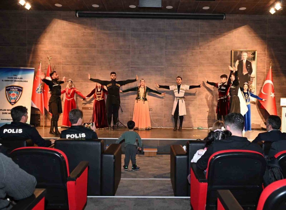 Kars'ta Moral Buluşması.. Polislere Motivasyon, Başarılı Personele Belge!