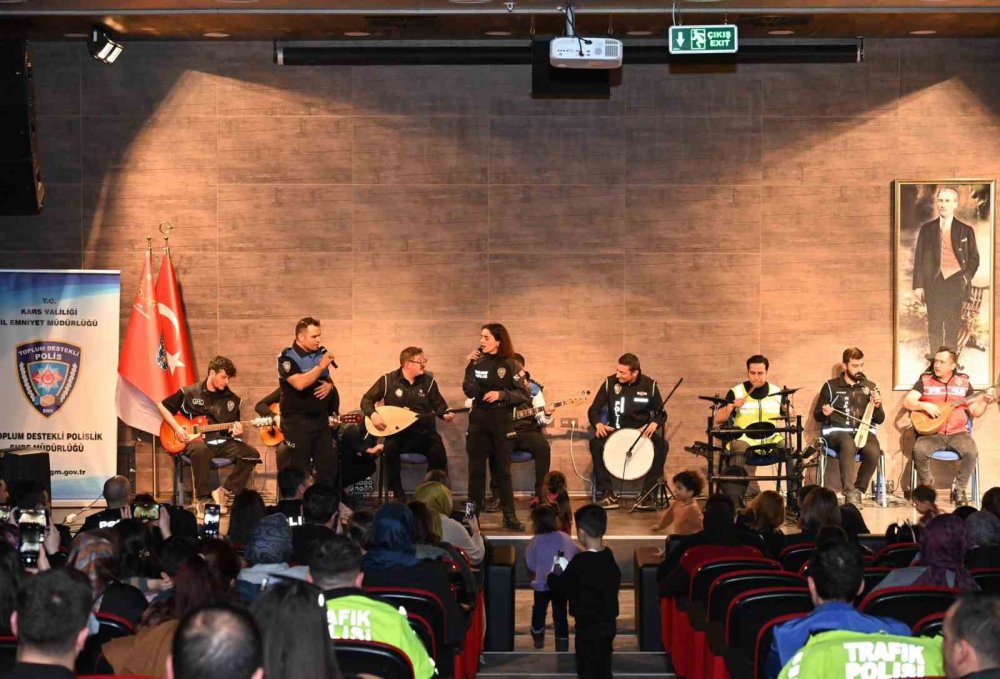 Kars'ta Moral Buluşması.. Polislere Motivasyon, Başarılı Personele Belge!