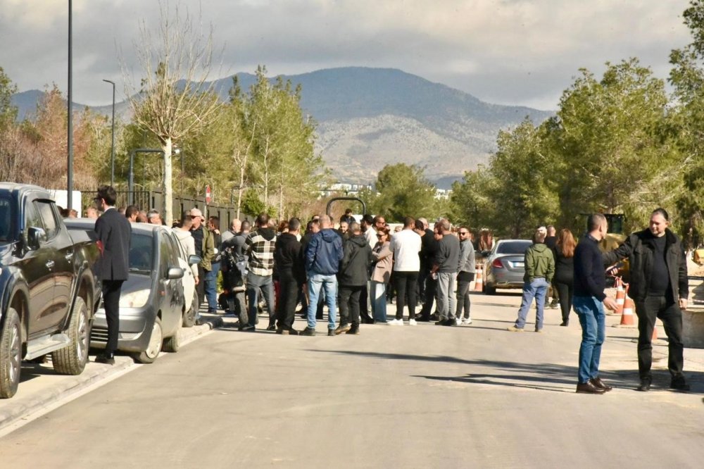 Kktc’de Fiber Optik Protokolüne Karşı Meclis Önünde Eylem