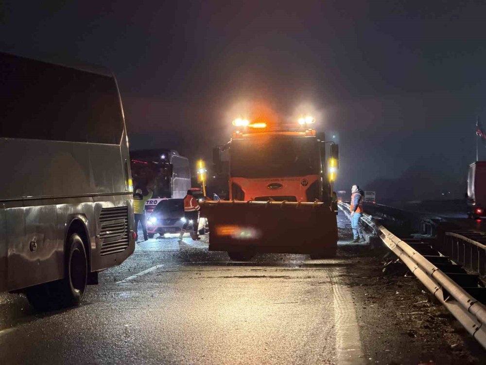 Sakarya’da 16 Aracın Karıştığı Zincirleme Kazada 4’ü Ağır 13 Yaralı: Olay Yeri Böyle Görüntülendi