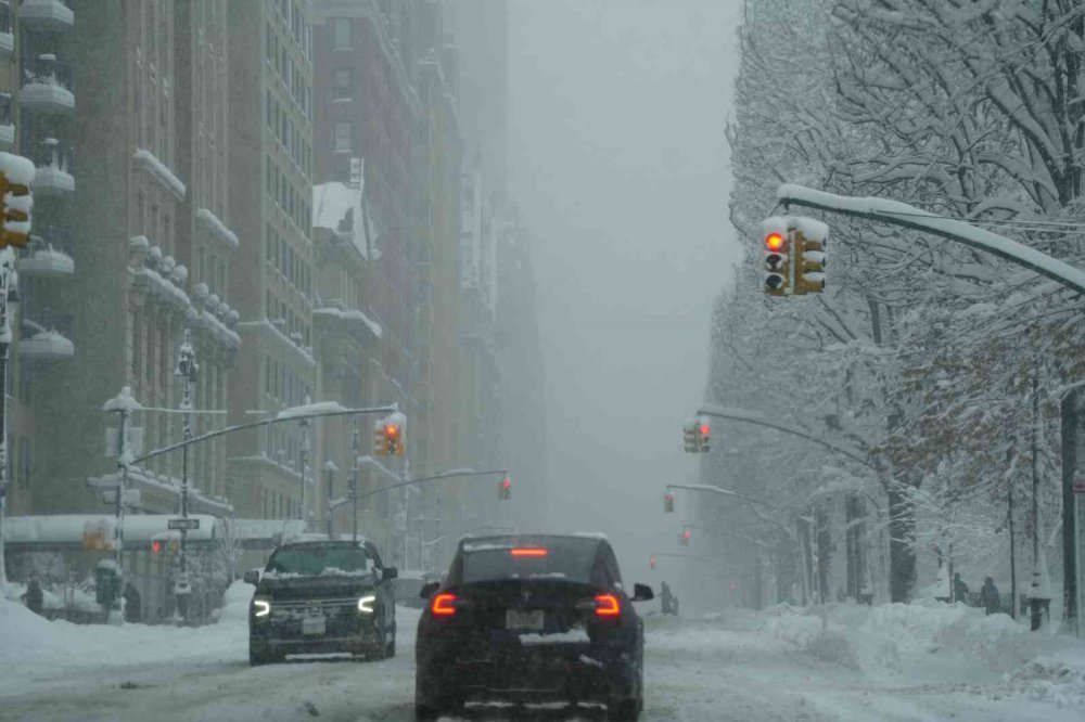 Abd’de Kar Fırtınası Hayatı Durma Noktasına Getirdi