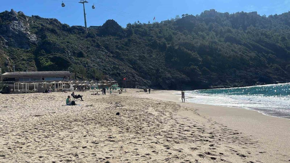 Alanya’da Şubat Ortasında Deniz Keyfi