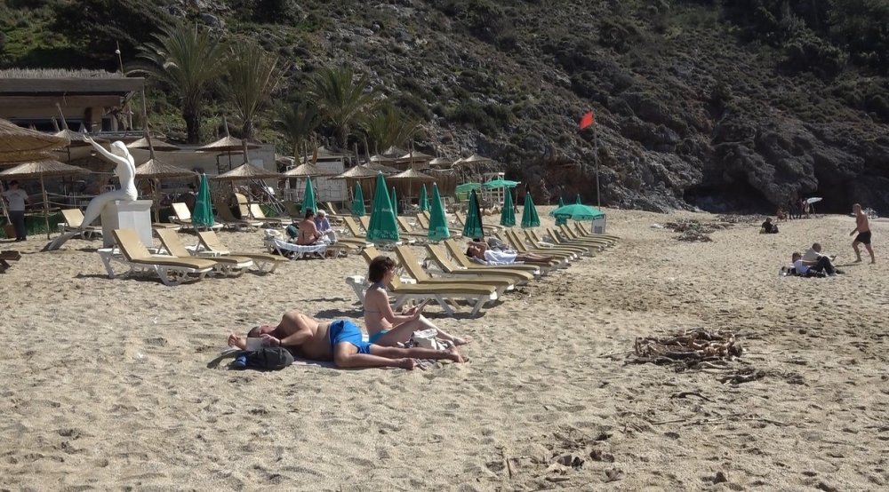 Alanya’da Şubat Ortasında Deniz Keyfi