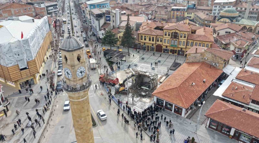 Çorum’da Son Binanın Da Yıkılmasıyla Tarihi Silüet Gün Yüzüne Çıktı