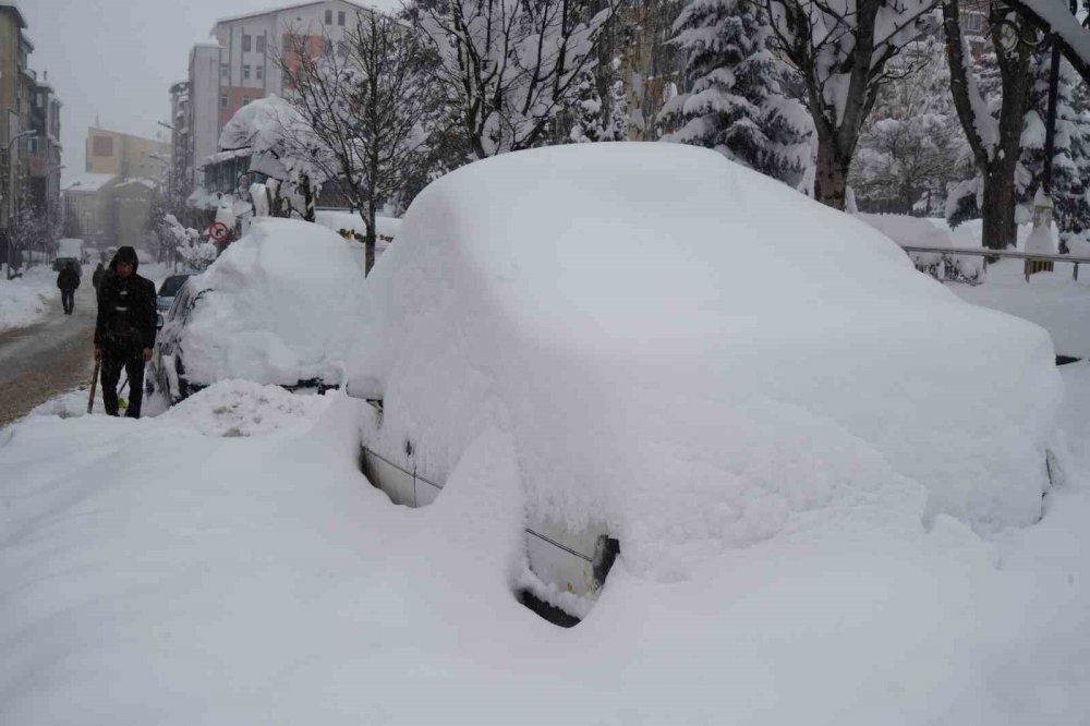 Kar Erzurum’u Esir Aldı, Araçlar Karın İçinde Kayboldu