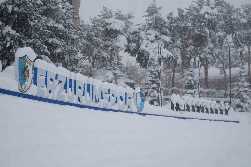 Kar Erzurum’u Esir Aldı, Araçlar Karın İçinde Kayboldu