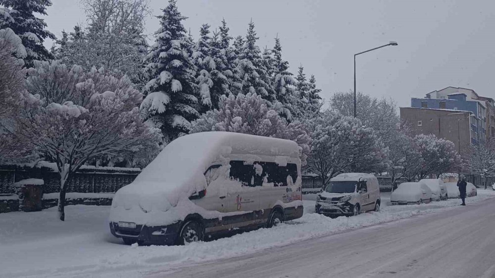 Kar ve Tipi Hayatı Durma Noktasına Getirdi.. 212 Köy Yolu Ulaşıma Kapandı!