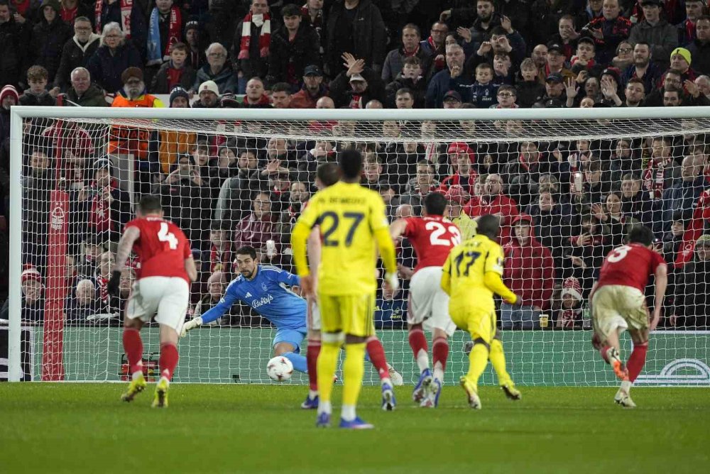 Uefa Avrupa Ligi: Nottingham Forest: 1 - Fenerbahçe: 2 (maç Sonucu)