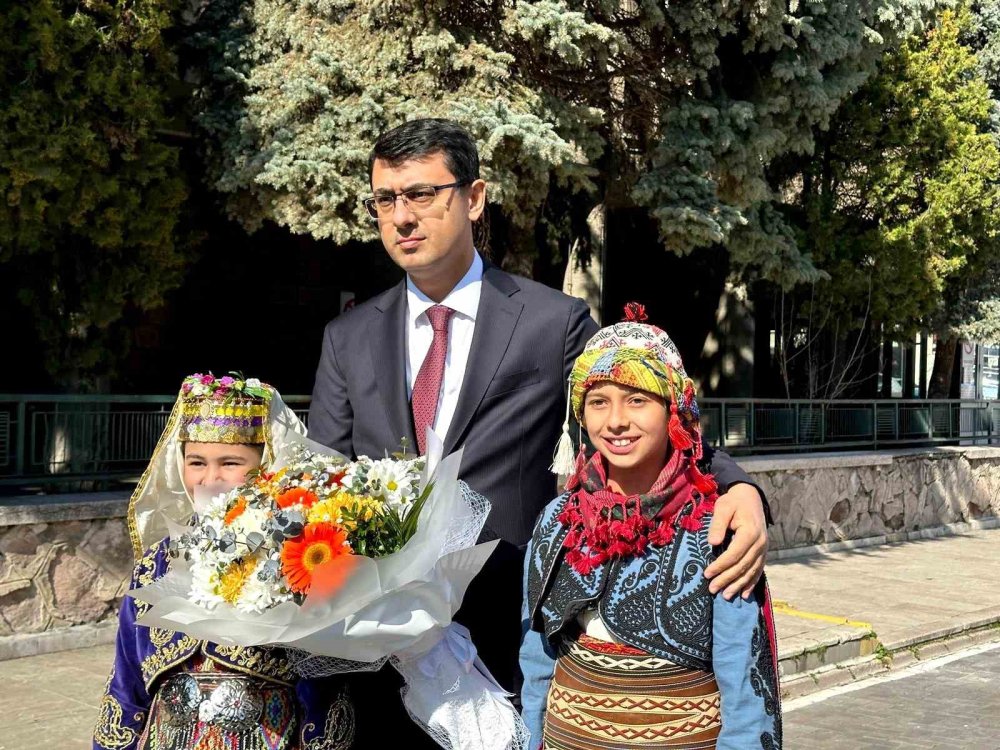 Uşak’ın Yeni Valisi Serdar Kartal Görevine Başladı