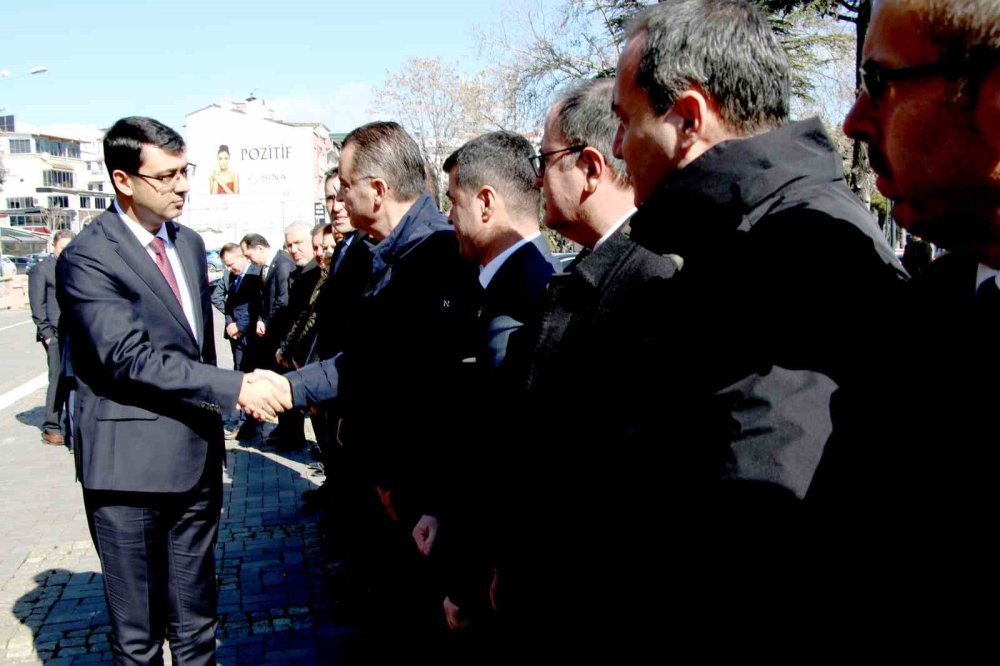 Uşak’ın Yeni Valisi Serdar Kartal Görevine Başladı