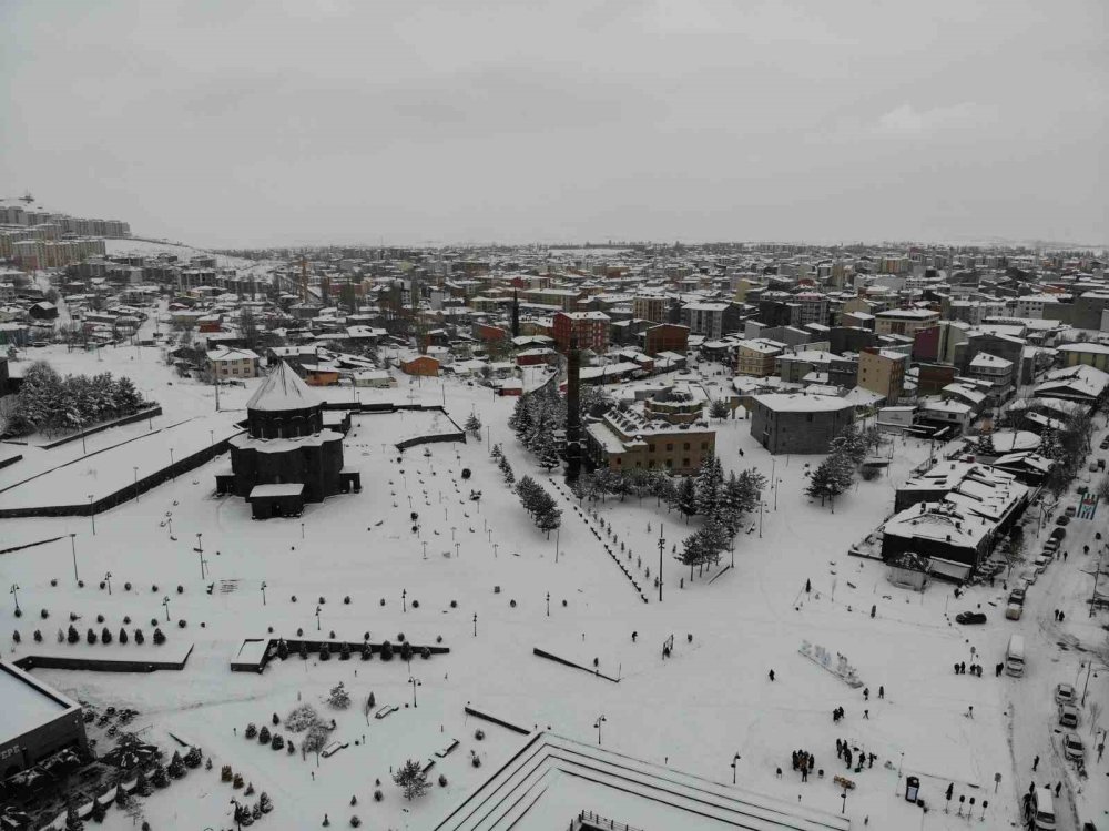 Büyüleyici Kış Manzarası.. Normale Dönmek İçin Çalışmalar Devam Ediyor!