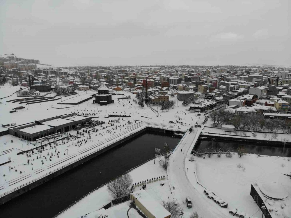 Büyüleyici Kış Manzarası.. Normale Dönmek İçin Çalışmalar Devam Ediyor!
