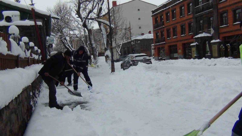 Büyüleyici Kış Manzarası.. Normale Dönmek İçin Çalışmalar Devam Ediyor!