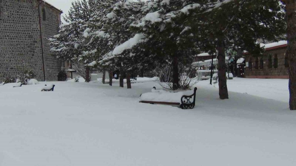 Büyüleyici Kış Manzarası.. Normale Dönmek İçin Çalışmalar Devam Ediyor!