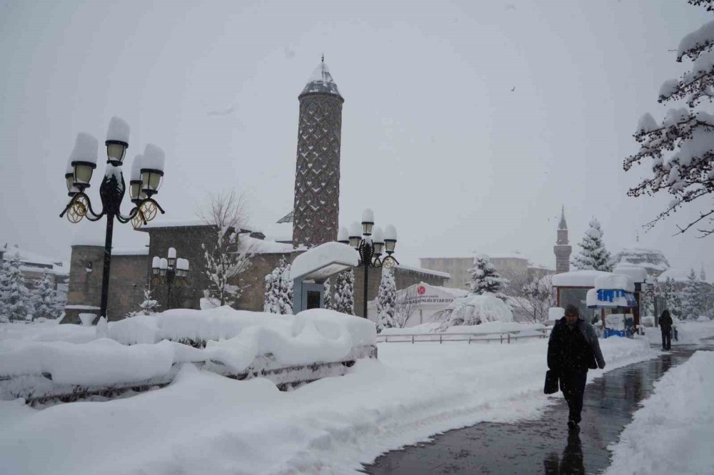 Erzurum'da Kar Yağışı Durdu Soğuklar Geldi