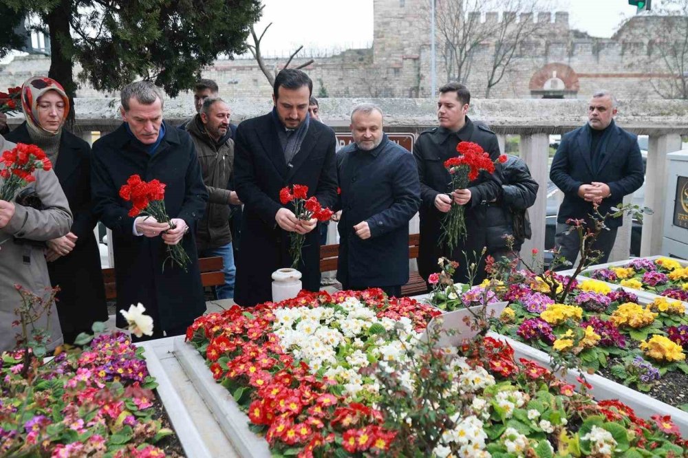 Eski Başbakan Necmettin Erbakan’ı Kabri Başında Anıldı