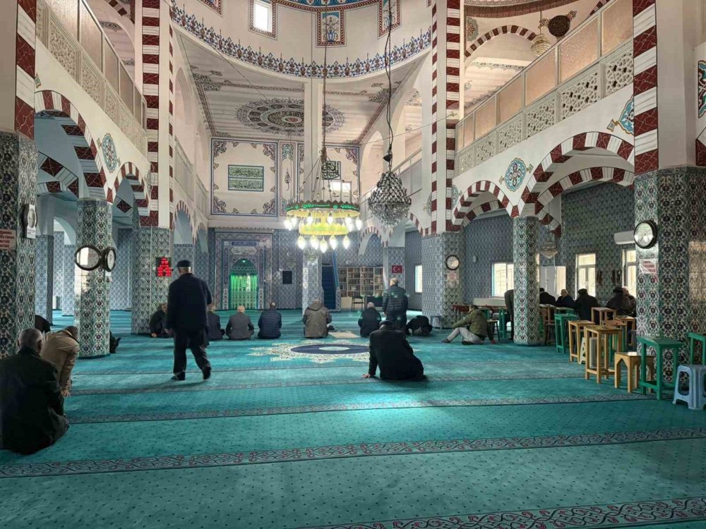 Hamaney İçin Yas ve Dua.. Iğdır'da Şia Toplumu Camilerde Buluştu!