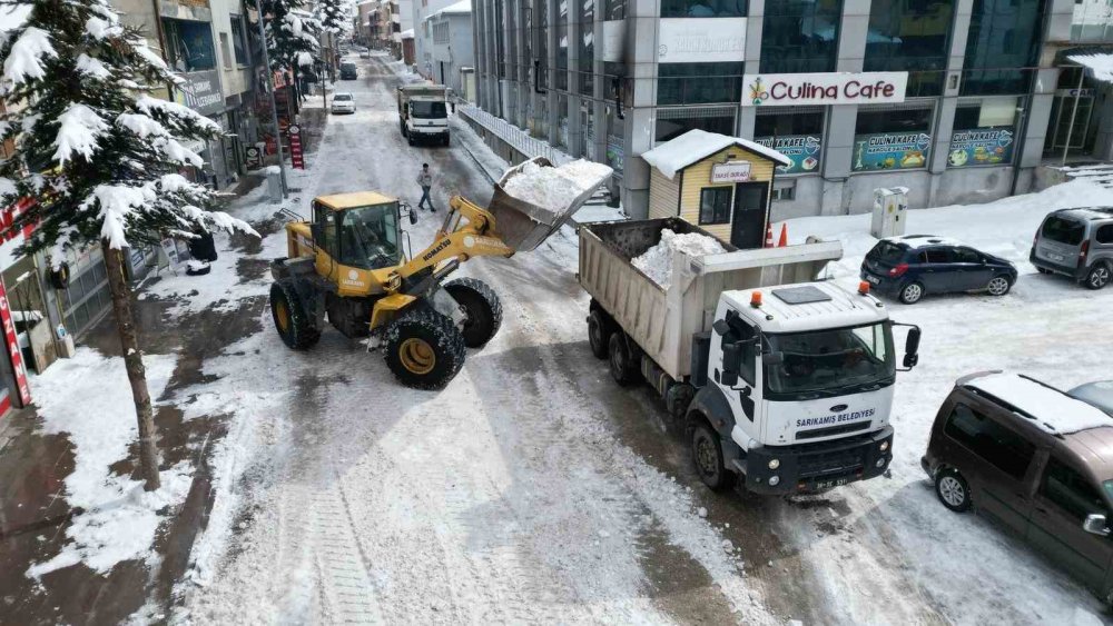 Sarıkamış'ta Kış Mesaisi.. Onlarca Kamyon Kar Şehir Dışına Taşınıyor!