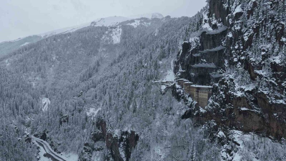 Sümela Manastırı Beyaza, Altındere Vadisi Sessizliğe Büründü
