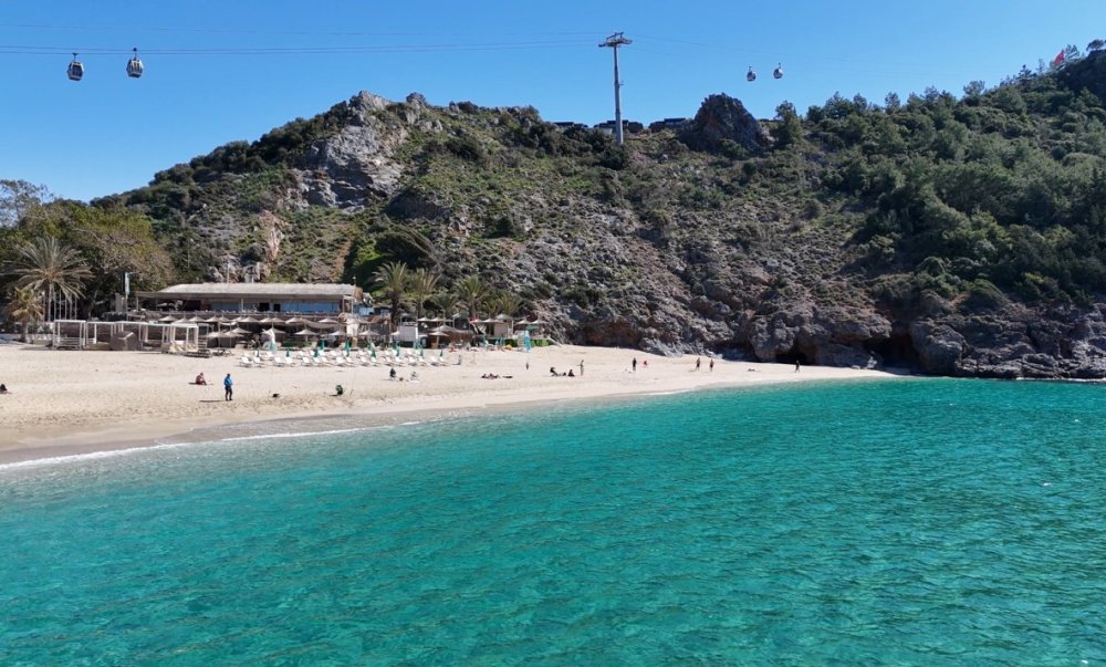 Alanya’da Mart Güneşi.. Hava Sıcaklığı 18’e Çıktı, Sahiller Harekenlendi