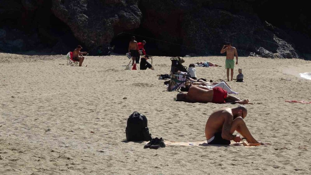 Alanya’da Mart Güneşi.. Hava Sıcaklığı 18’e Çıktı, Sahiller Harekenlendi