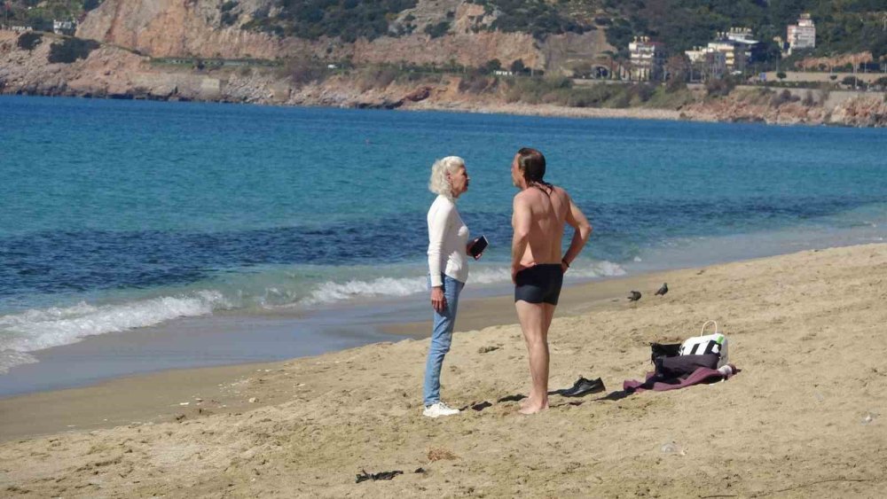 Alanya’da Mart Güneşi.. Hava Sıcaklığı 18’e Çıktı, Sahiller Harekenlendi