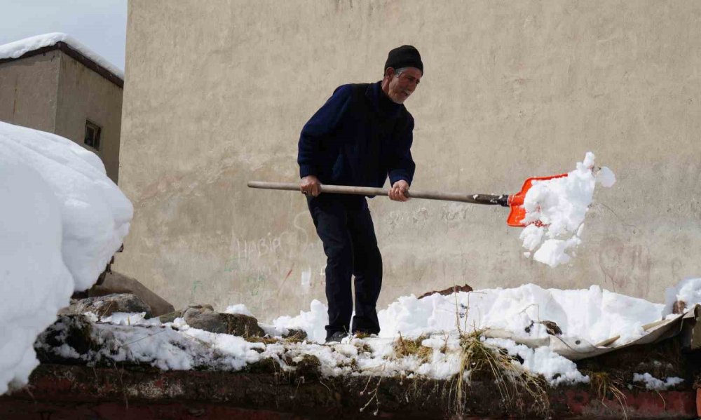 Erzurum’da Kar Yağışı Durdu, Çilesi Devam Ediyor