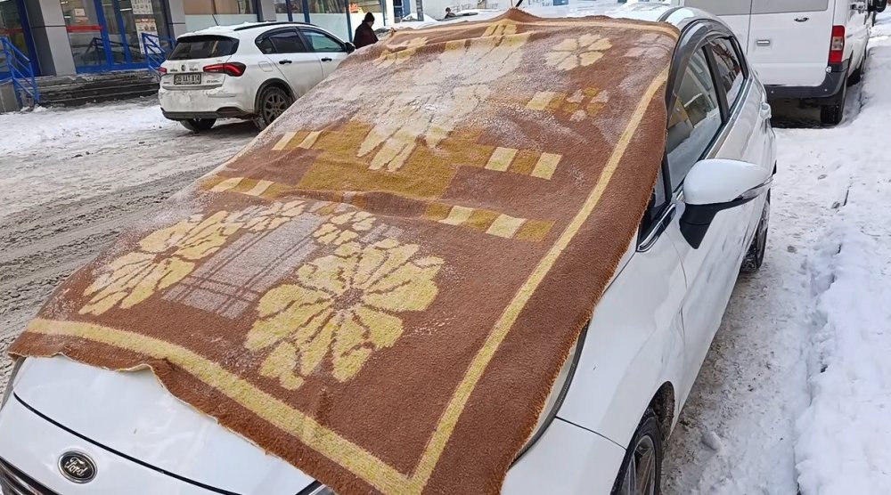 Kars’ta Dondurucu Soğuk.. Eksi 15’te Araçlara Battaniyeli Önlem!