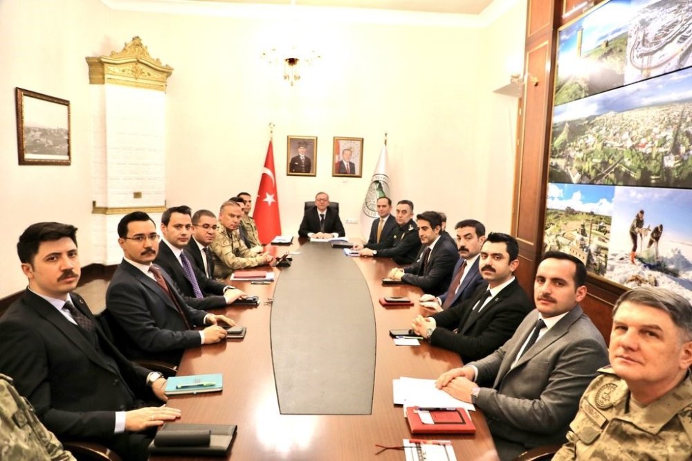 Kars'ta Güvenlik Zirvesi.. Sınır Hattında Alınan Tedbirler Masada!