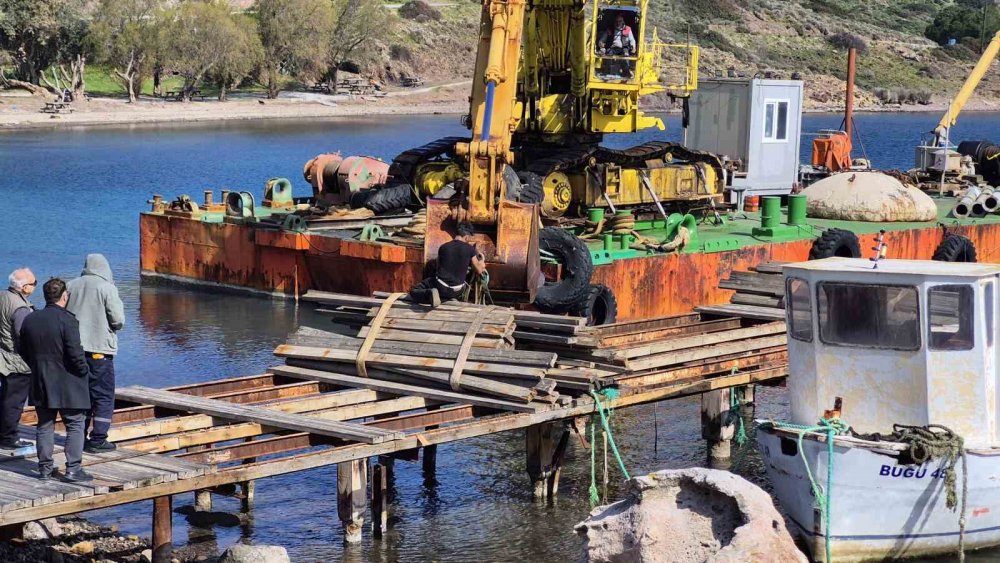 Bodrum’da Kaçak İskelelerin Yıkımına Başlandı
