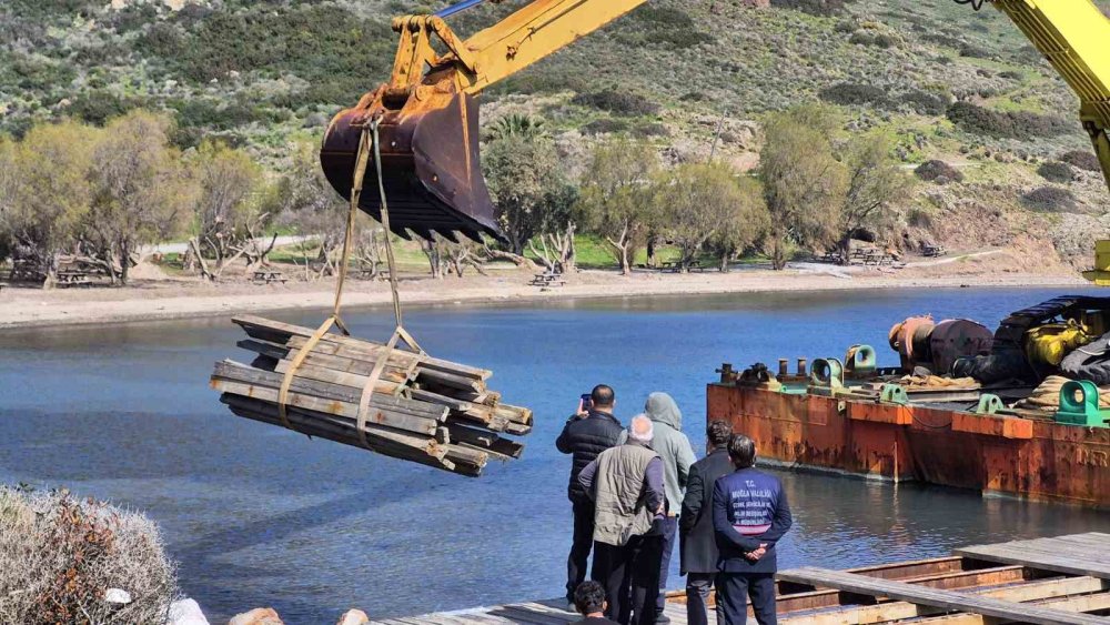 Bodrum’da Kaçak İskelelerin Yıkımına Başlandı