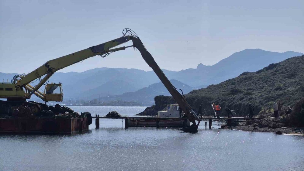 Bodrum’da Kaçak İskelelerin Yıkımına Başlandı