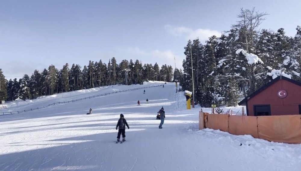Sarıkamış’ta Kar Kalınlığı 2 Metreyi Aştı.. Sezon Nisan’a Uzayacak!